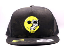 Load image into Gallery viewer, Smile Skull Trucker - Multicam Black
